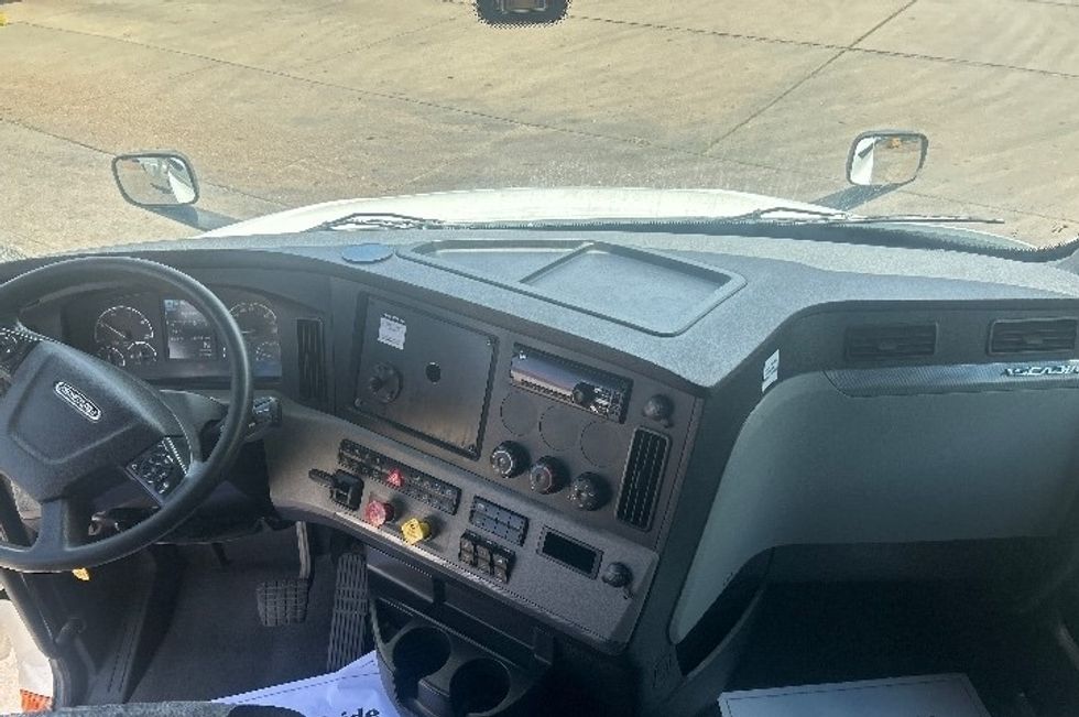 Sleeper Tractor-Heavy Duty Tractors-Freightliner-2020-T12664ST-Jackson-MS-349,921\n\t\tmiles-$ 71,500 - Image 12