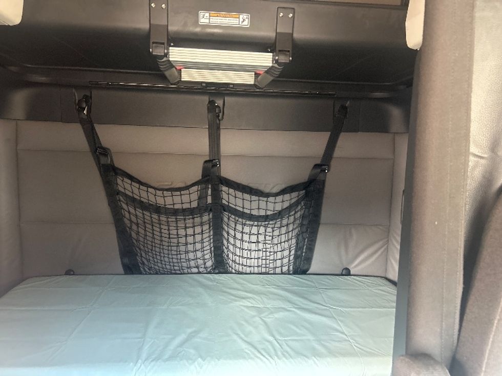 Sleeper Tractor-Heavy Duty Tractors-Freightliner-2020-T12664ST-Jackson-MS-349,921\n\t\tmiles-$ 71,500 - Image 16