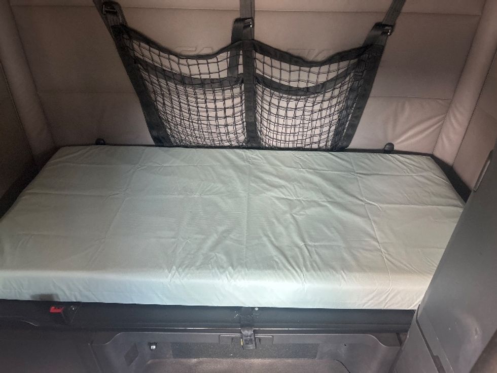 Sleeper Tractor-Heavy Duty Tractors-Freightliner-2020-T12664ST-Jackson-MS-349,921\n\t\tmiles-$ 71,500 - Image 17