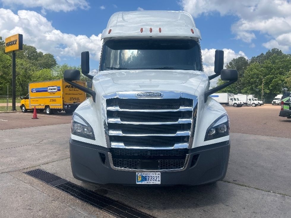 Sleeper Tractor-Heavy Duty Tractors-Freightliner-2020-T12664ST-Jackson-MS-349,921\n\t\tmiles-$ 71,500 - Image 2