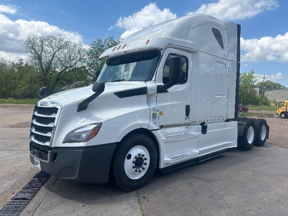 Sleeper Tractor-Heavy Duty Tractors-Freightliner-2020-T12664ST-Jackson-MS-349,921\n\t\tmiles-$ 71,500 - Image 3