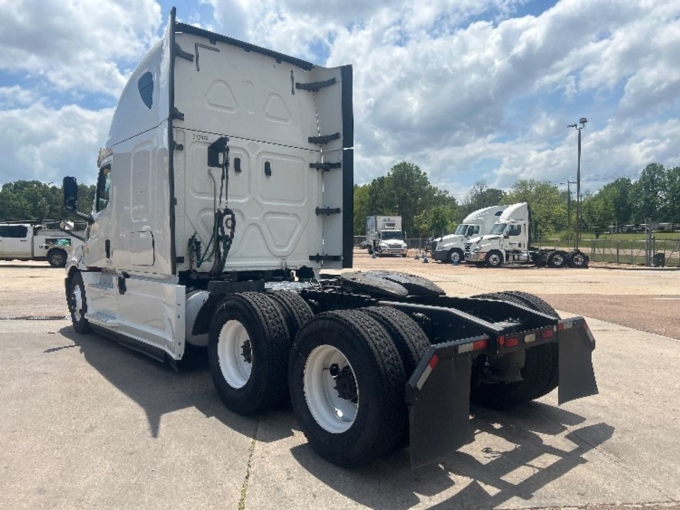 Sleeper Tractor-Heavy Duty Tractors-Freightliner-2020-T12664ST-Jackson-MS-349,921\n\t\tmiles-$ 71,500 - Image 5