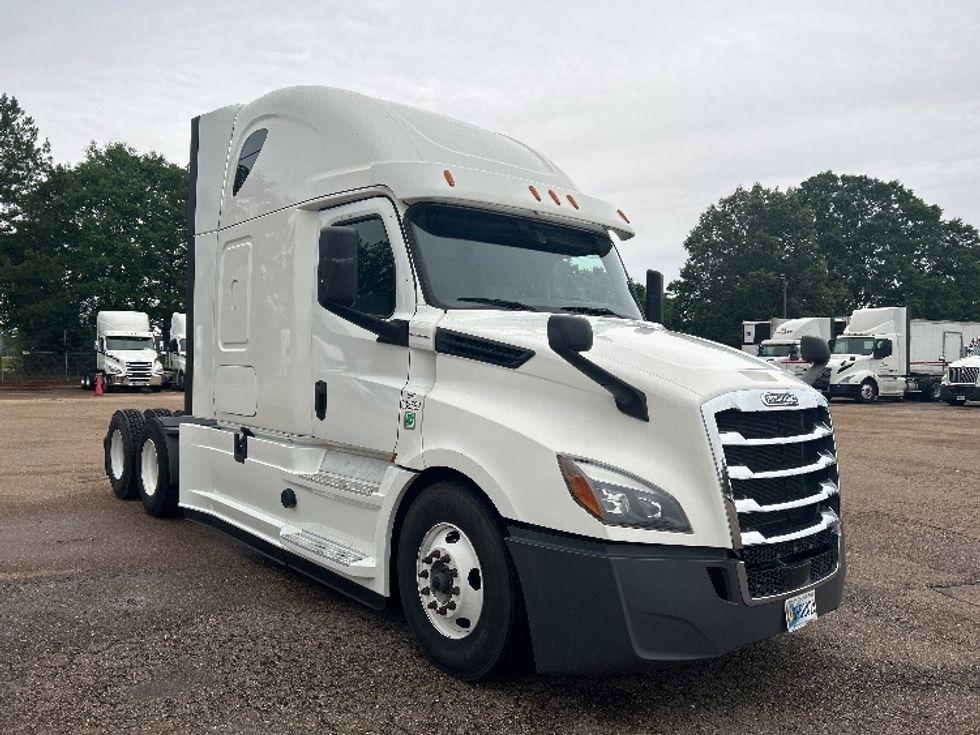 Sleeper Tractor-Heavy Duty Tractors-Freightliner-2020-T12664ST-Jackson-MS-404,095\n\t\tmiles-$ 70,250 - Image 1