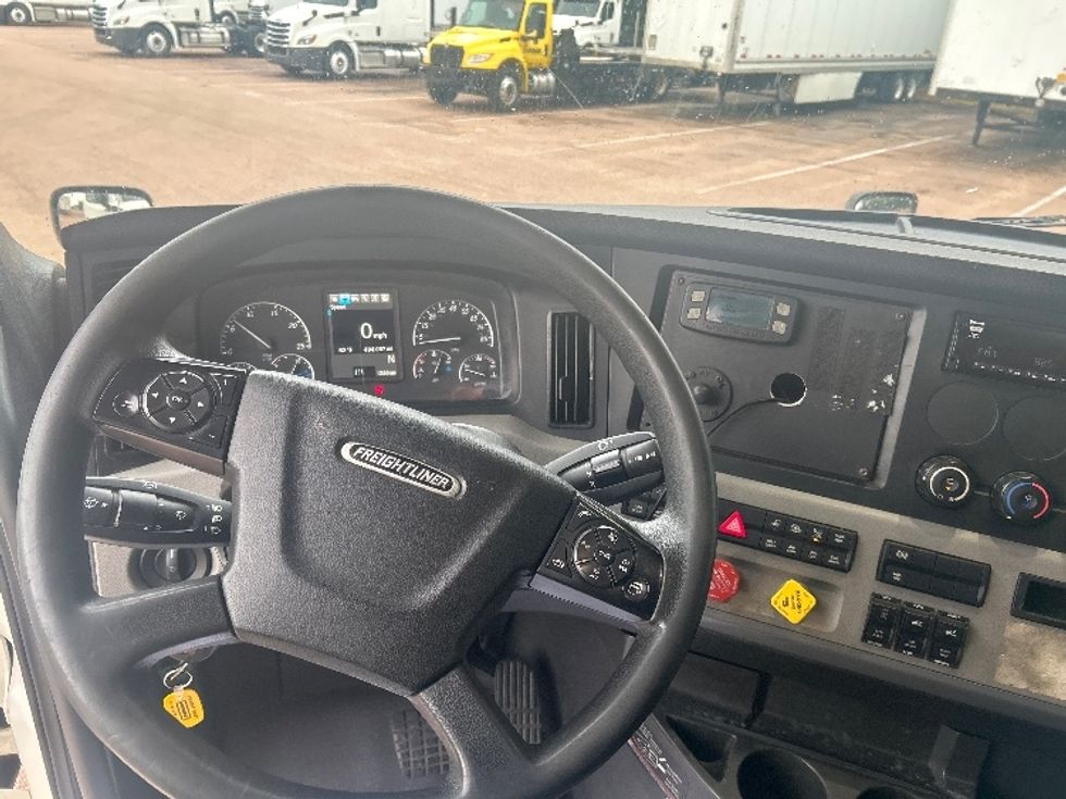 Sleeper Tractor-Heavy Duty Tractors-Freightliner-2020-T12664ST-Jackson-MS-404,095\n\t\tmiles-$ 70,250 - Image 11