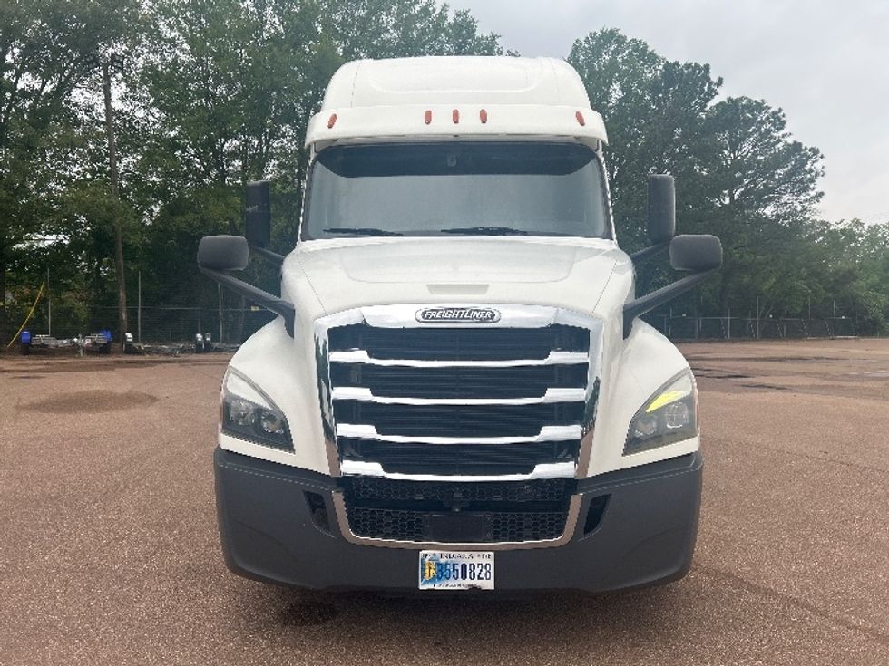 Sleeper Tractor-Heavy Duty Tractors-Freightliner-2020-T12664ST-Jackson-MS-404,095\n\t\tmiles-$ 70,250 - Image 2