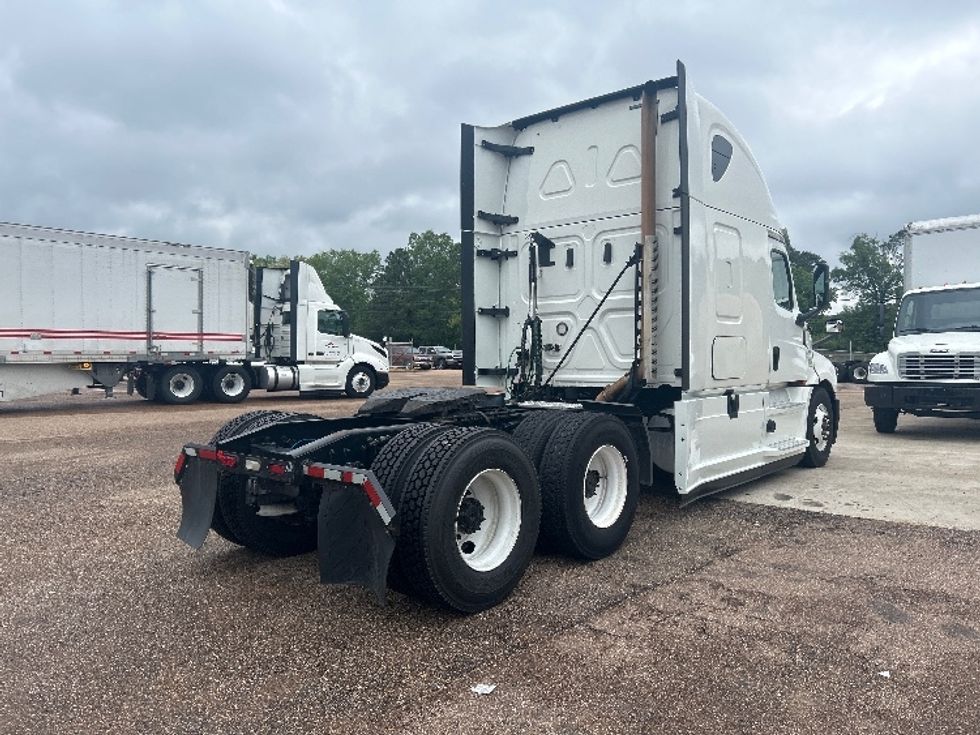 Sleeper Tractor-Heavy Duty Tractors-Freightliner-2020-T12664ST-Jackson-MS-404,095\n\t\tmiles-$ 70,250 - Image 7