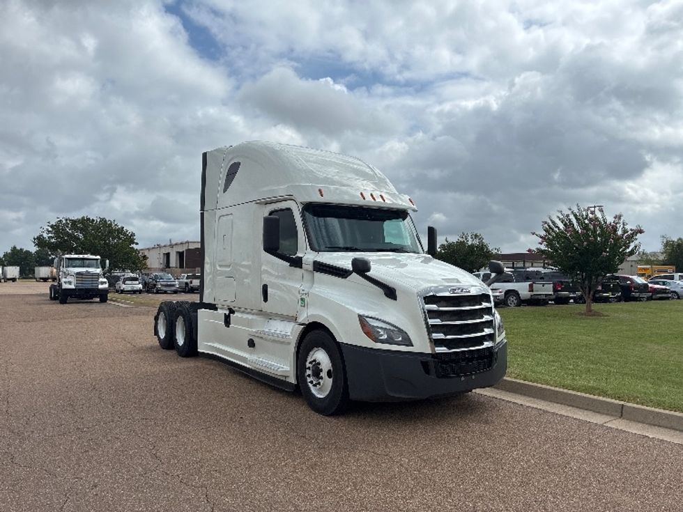 Sleeper Tractor-Heavy Duty Tractors-Freightliner-2020-T12664ST-Jackson-MS-433,297\n\t\tmiles-$ 71,000 - Image 1