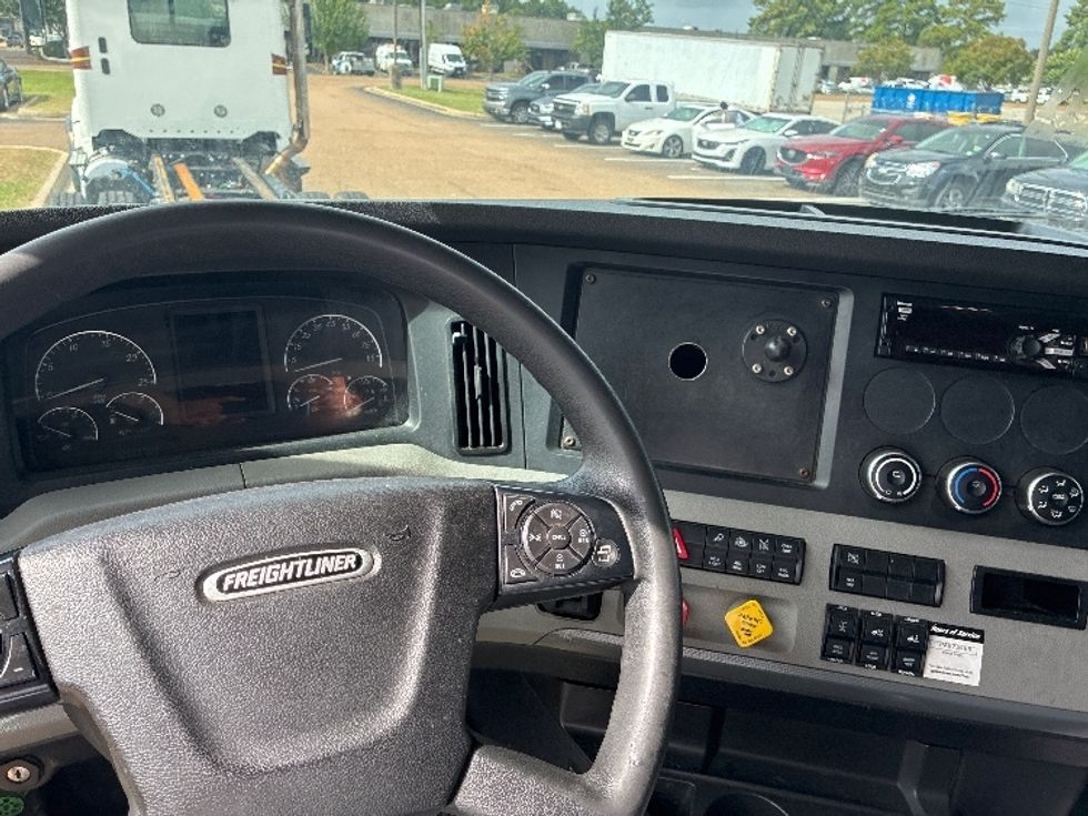 Sleeper Tractor-Heavy Duty Tractors-Freightliner-2020-T12664ST-Jackson-MS-433,297\n\t\tmiles-$ 71,000 - Image 11
