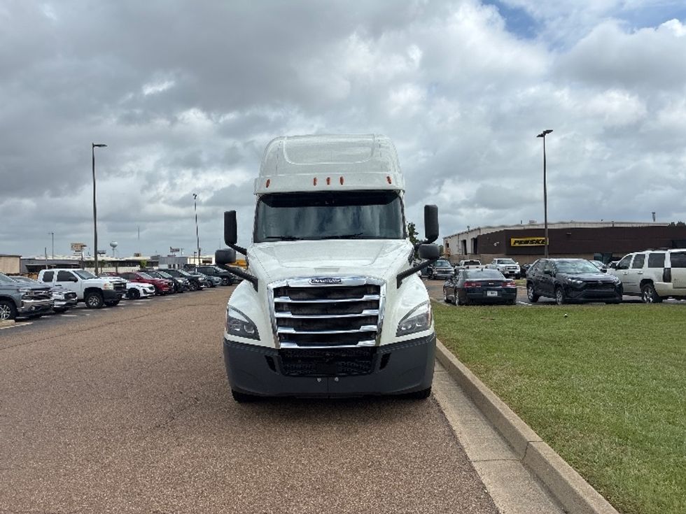 Sleeper Tractor-Heavy Duty Tractors-Freightliner-2020-T12664ST-Jackson-MS-433,297\n\t\tmiles-$ 71,000 - Image 2