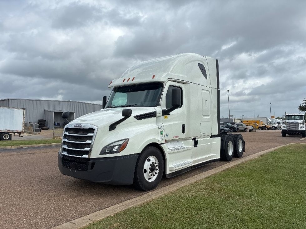 Sleeper Tractor-Heavy Duty Tractors-Freightliner-2020-T12664ST-Jackson-MS-433,297\n\t\tmiles-$ 71,000 - Image 3