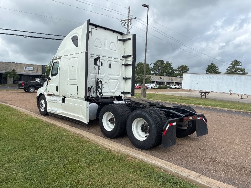Sleeper Tractor-Heavy Duty Tractors-Freightliner-2020-T12664ST-Jackson-MS-433,297\n\t\tmiles-$ 71,000 - Image 5