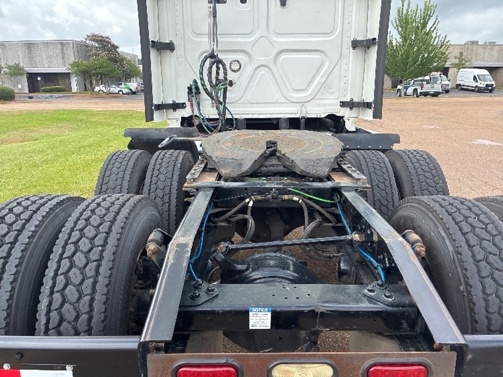 Sleeper Tractor-Heavy Duty Tractors-Freightliner-2020-T12664ST-Jackson-MS-433,297\n\t\tmiles-$ 71,000 - Image 6