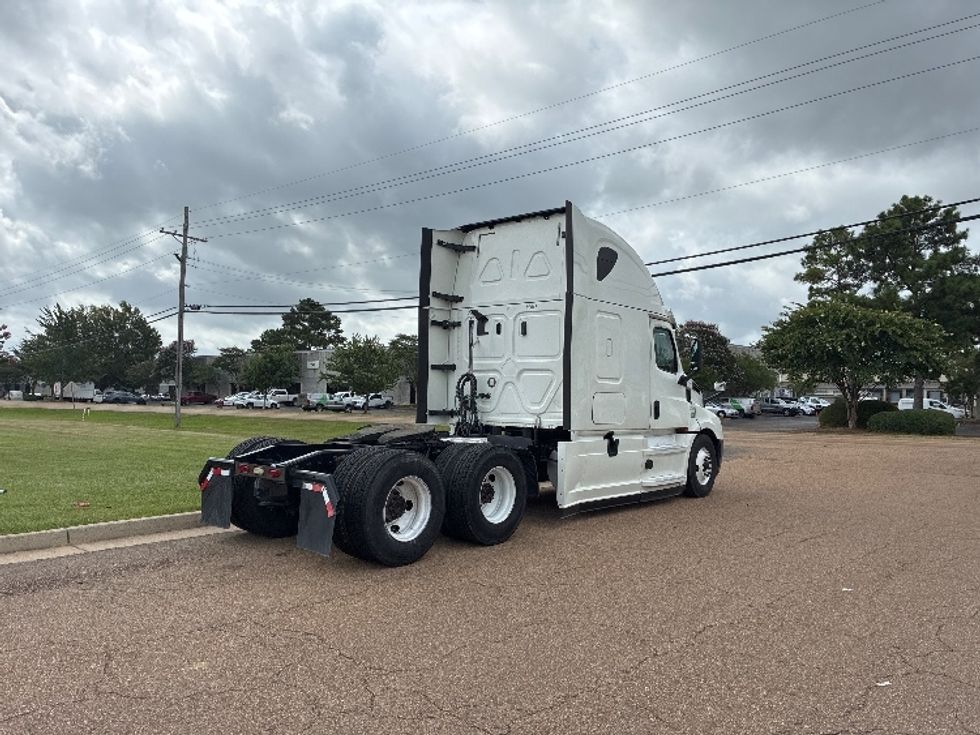 Sleeper Tractor-Heavy Duty Tractors-Freightliner-2020-T12664ST-Jackson-MS-433,297\n\t\tmiles-$ 71,000 - Image 7