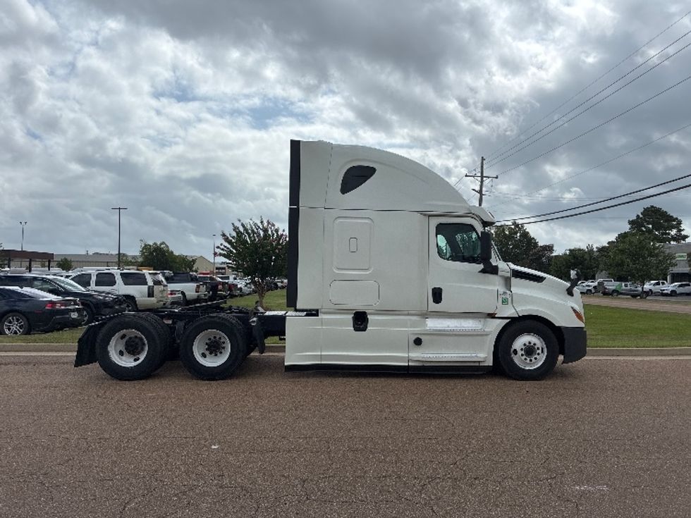 Sleeper Tractor-Heavy Duty Tractors-Freightliner-2020-T12664ST-Jackson-MS-433,297\n\t\tmiles-$ 71,000 - Image 8