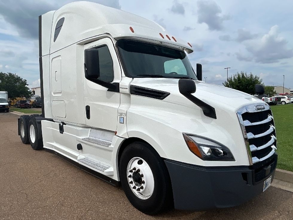 Sleeper Tractor-Heavy Duty Tractors-Freightliner-2020-T12664ST-Jackson-MS-435,328\n\t\tmiles-$ 66,500 - Image 1