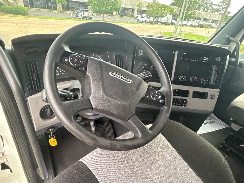 Sleeper Tractor-Heavy Duty Tractors-Freightliner-2020-T12664ST-Jackson-MS-435,328\n\t\tmiles-$ 66,500 - Image 11