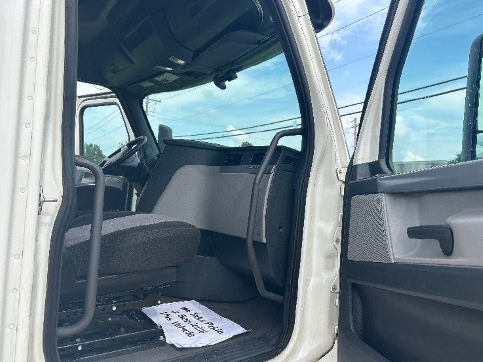 Sleeper Tractor-Heavy Duty Tractors-Freightliner-2020-T12664ST-Jackson-MS-435,328\n\t\tmiles-$ 66,500 - Image 13