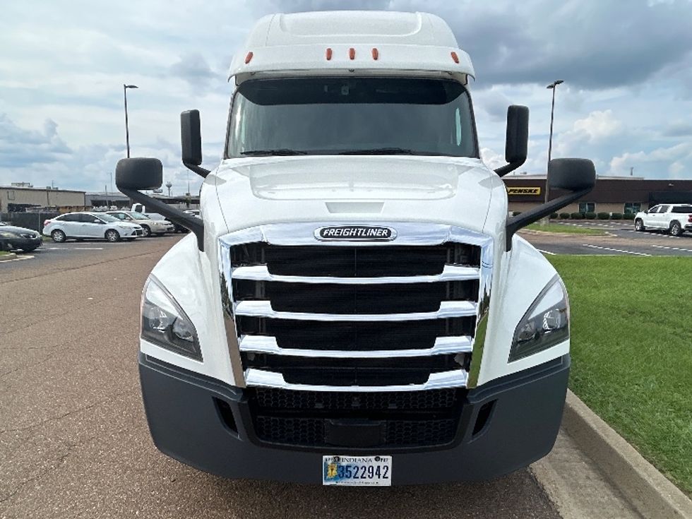 Sleeper Tractor-Heavy Duty Tractors-Freightliner-2020-T12664ST-Jackson-MS-435,328\n\t\tmiles-$ 66,500 - Image 2