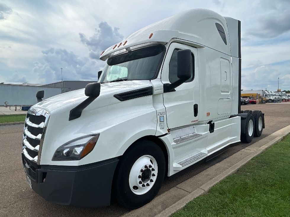 Sleeper Tractor-Heavy Duty Tractors-Freightliner-2020-T12664ST-Jackson-MS-435,328\n\t\tmiles-$ 66,500 - Image 3