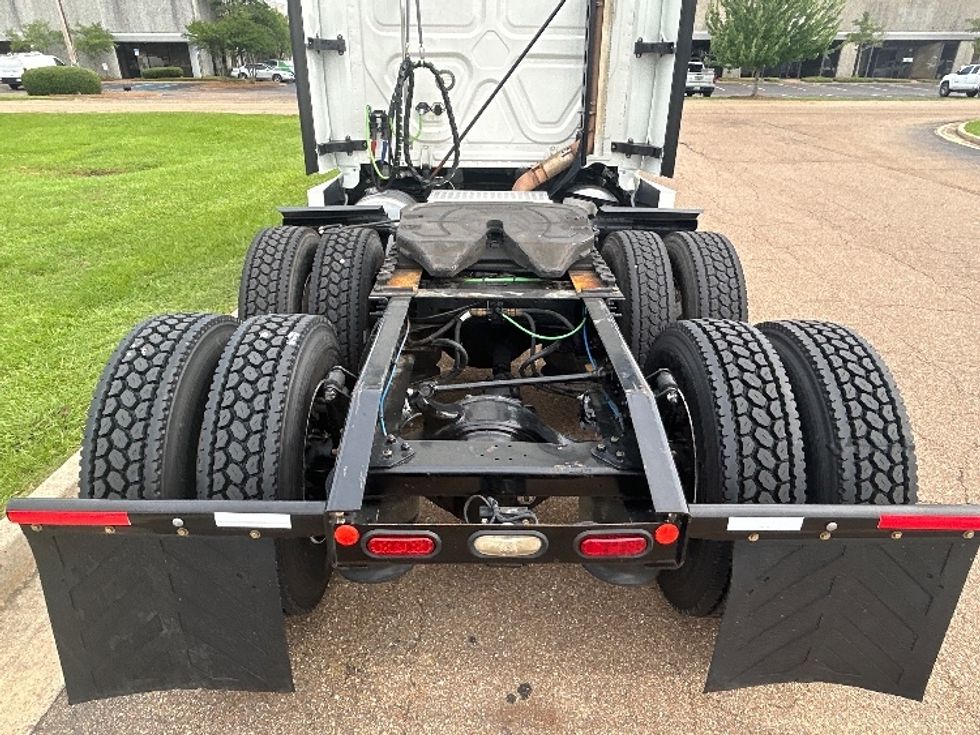 Sleeper Tractor-Heavy Duty Tractors-Freightliner-2020-T12664ST-Jackson-MS-435,328\n\t\tmiles-$ 66,500 - Image 6