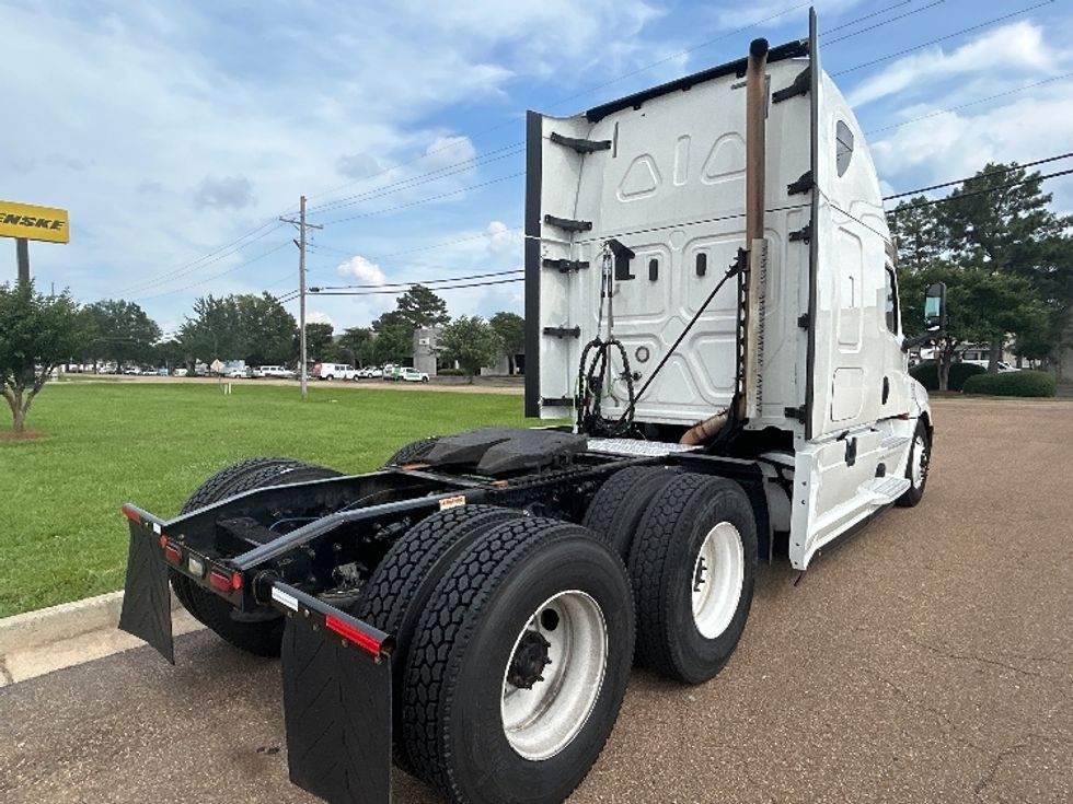 Sleeper Tractor-Heavy Duty Tractors-Freightliner-2020-T12664ST-Jackson-MS-435,328\n\t\tmiles-$ 66,500 - Image 7