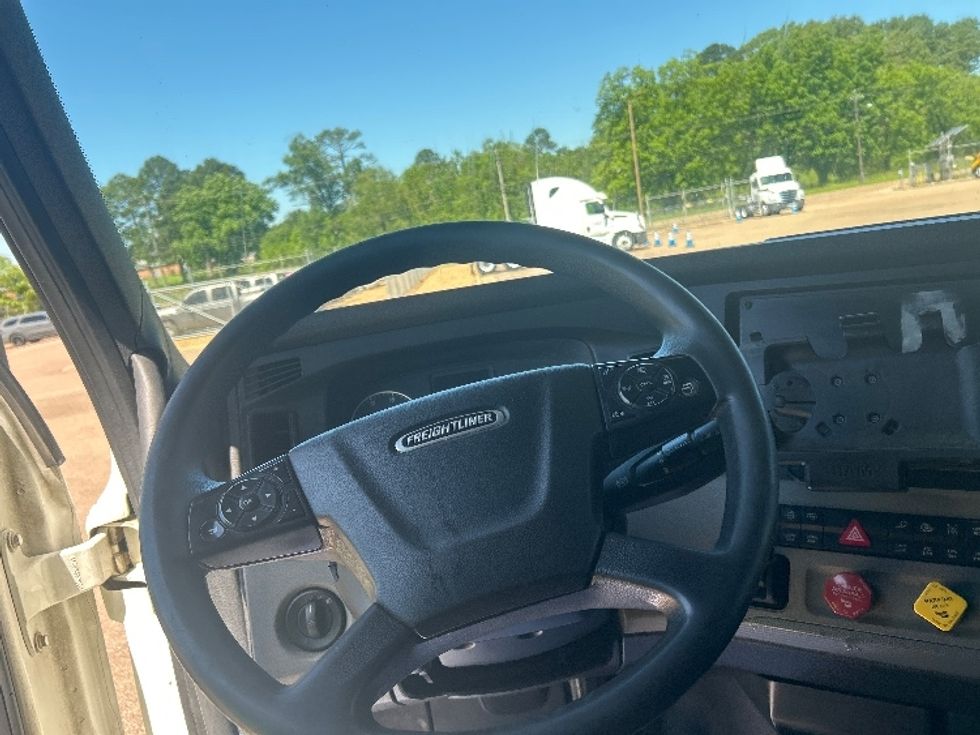 Sleeper Tractor-Heavy Duty Tractors-Freightliner-2020-T12664ST-Jackson-MS-443,769\n\t\tmiles-$ 66,000 - Image 11