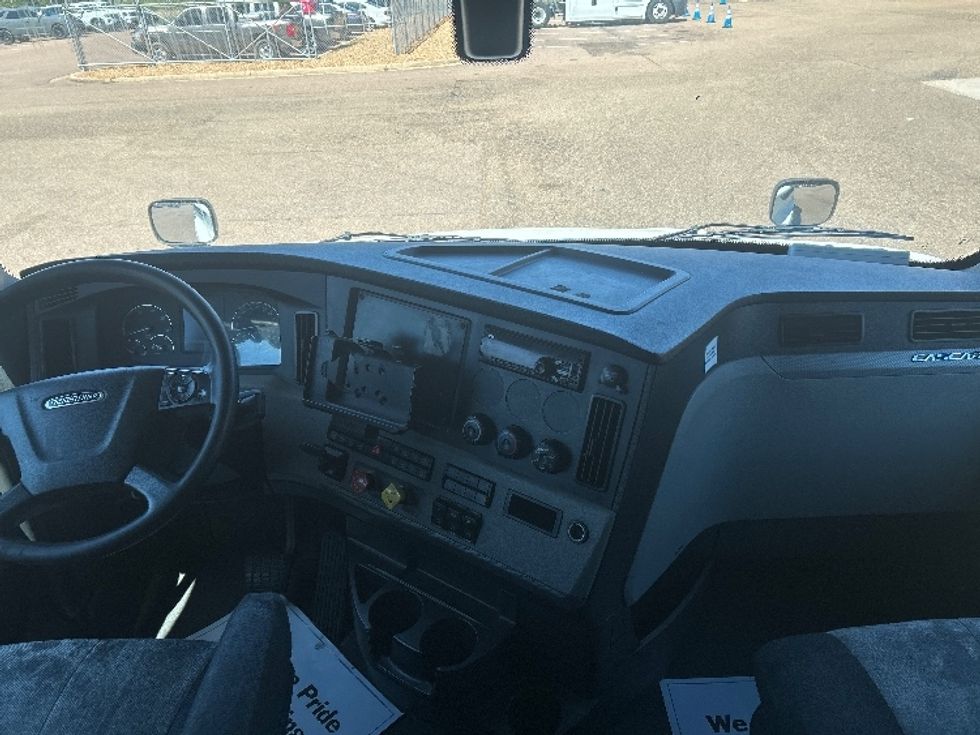 Sleeper Tractor-Heavy Duty Tractors-Freightliner-2020-T12664ST-Jackson-MS-443,769\n\t\tmiles-$ 66,000 - Image 12