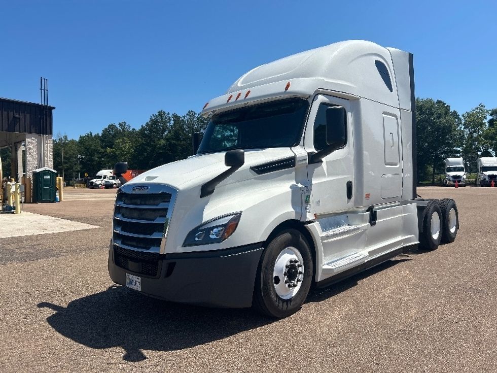 Sleeper Tractor-Heavy Duty Tractors-Freightliner-2020-T12664ST-Jackson-MS-443,769\n\t\tmiles-$ 66,000 - Image 3