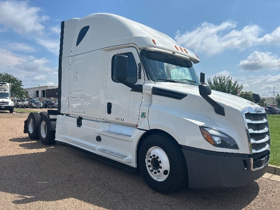 Sleeper Tractor-Heavy Duty Tractors-Freightliner-2020-T12664ST-Jackson-MS-446,244\n\t\tmiles-$ 69,250 - Image 1