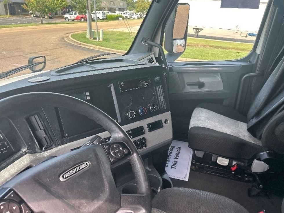 Sleeper Tractor-Heavy Duty Tractors-Freightliner-2020-T12664ST-Jackson-MS-446,244\n\t\tmiles-$ 69,250 - Image 10
