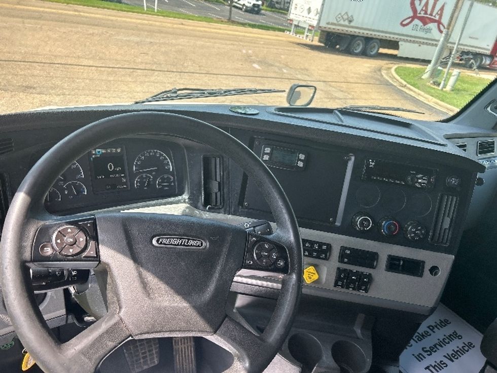 Sleeper Tractor-Heavy Duty Tractors-Freightliner-2020-T12664ST-Jackson-MS-446,244\n\t\tmiles-$ 69,250 - Image 11