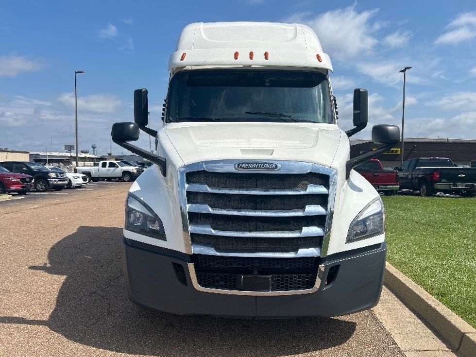 Sleeper Tractor-Heavy Duty Tractors-Freightliner-2020-T12664ST-Jackson-MS-446,244\n\t\tmiles-$ 69,250 - Image 2