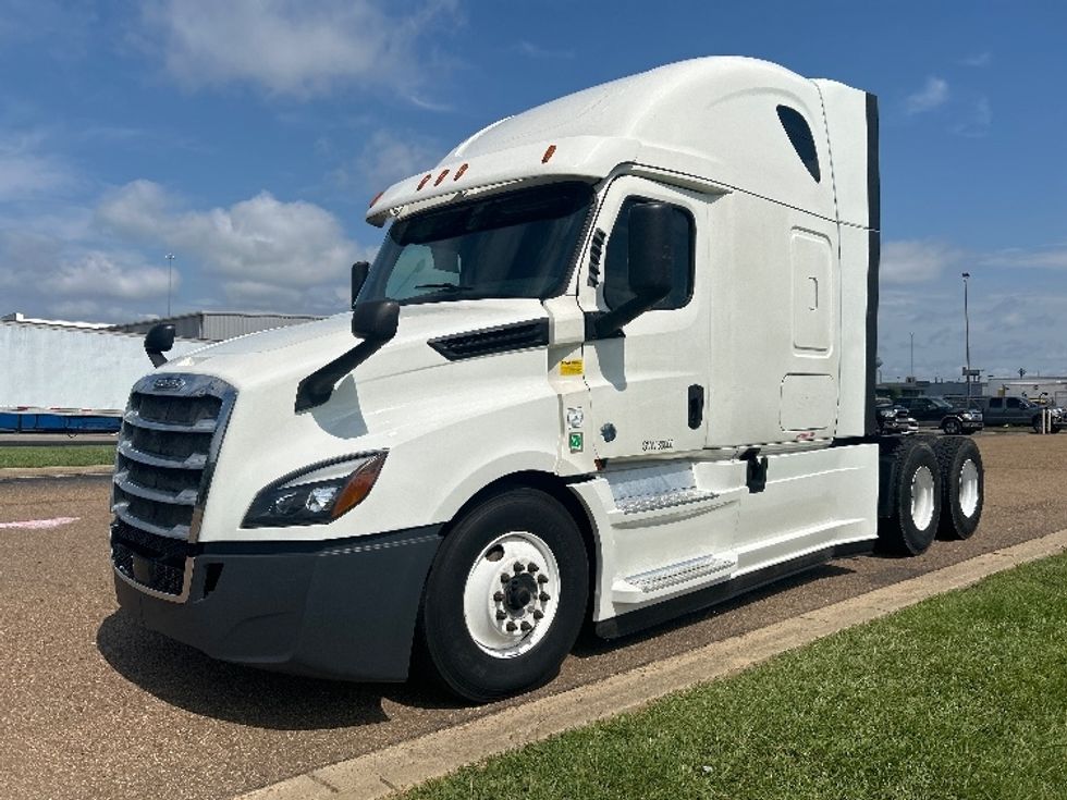 Sleeper Tractor-Heavy Duty Tractors-Freightliner-2020-T12664ST-Jackson-MS-446,244\n\t\tmiles-$ 69,250 - Image 3