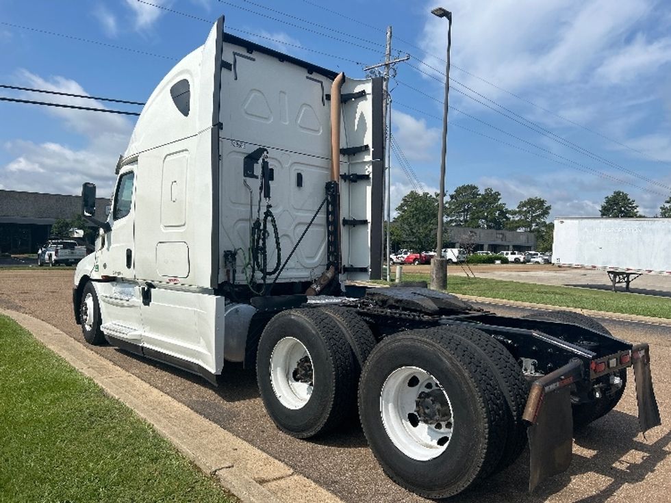 Sleeper Tractor-Heavy Duty Tractors-Freightliner-2020-T12664ST-Jackson-MS-446,244\n\t\tmiles-$ 69,250 - Image 5