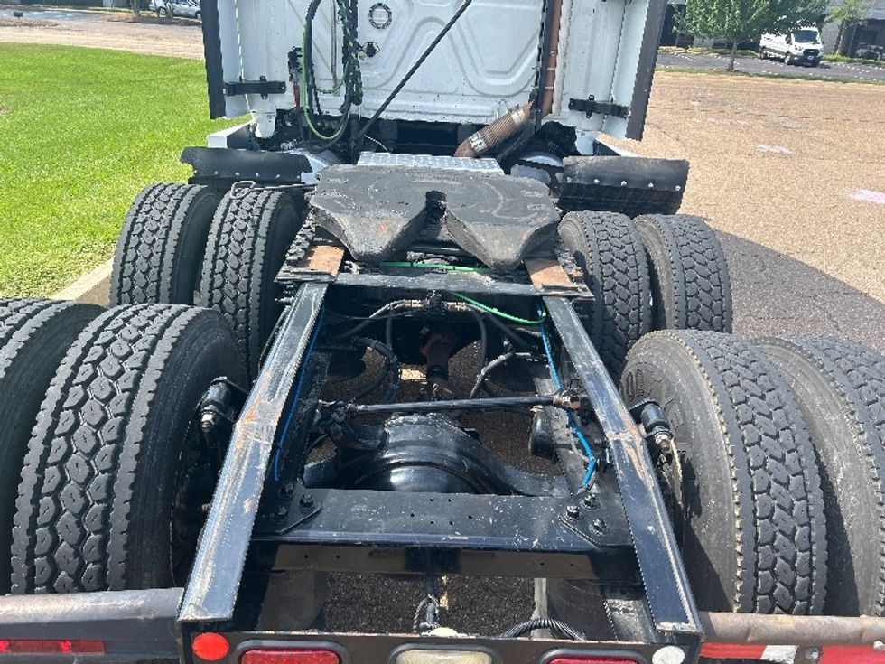Sleeper Tractor-Heavy Duty Tractors-Freightliner-2020-T12664ST-Jackson-MS-446,244\n\t\tmiles-$ 69,250 - Image 6