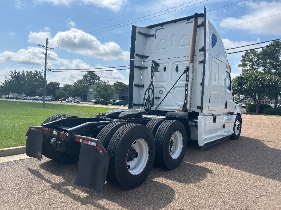 Sleeper Tractor-Heavy Duty Tractors-Freightliner-2020-T12664ST-Jackson-MS-446,244\n\t\tmiles-$ 69,250 - Image 7