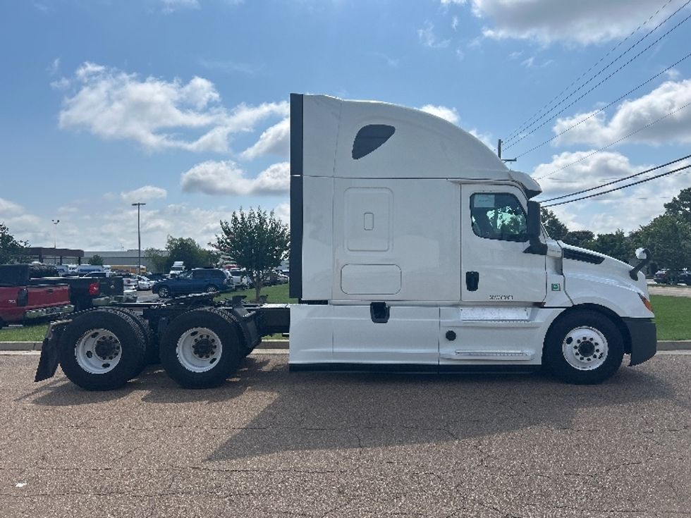 Sleeper Tractor-Heavy Duty Tractors-Freightliner-2020-T12664ST-Jackson-MS-446,244\n\t\tmiles-$ 69,250 - Image 8