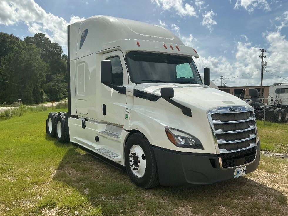 Sleeper Tractor-Heavy Duty Tractors-Freightliner-2020-T12664ST-Jackson-MS-477,740\n\t\tmiles-$ 67,250 - Image 1