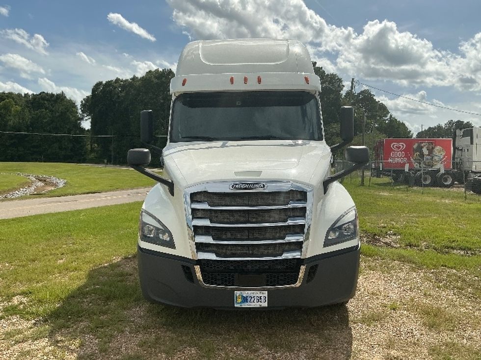 Sleeper Tractor-Heavy Duty Tractors-Freightliner-2020-T12664ST-Jackson-MS-477,740\n\t\tmiles-$ 67,250 - Image 2