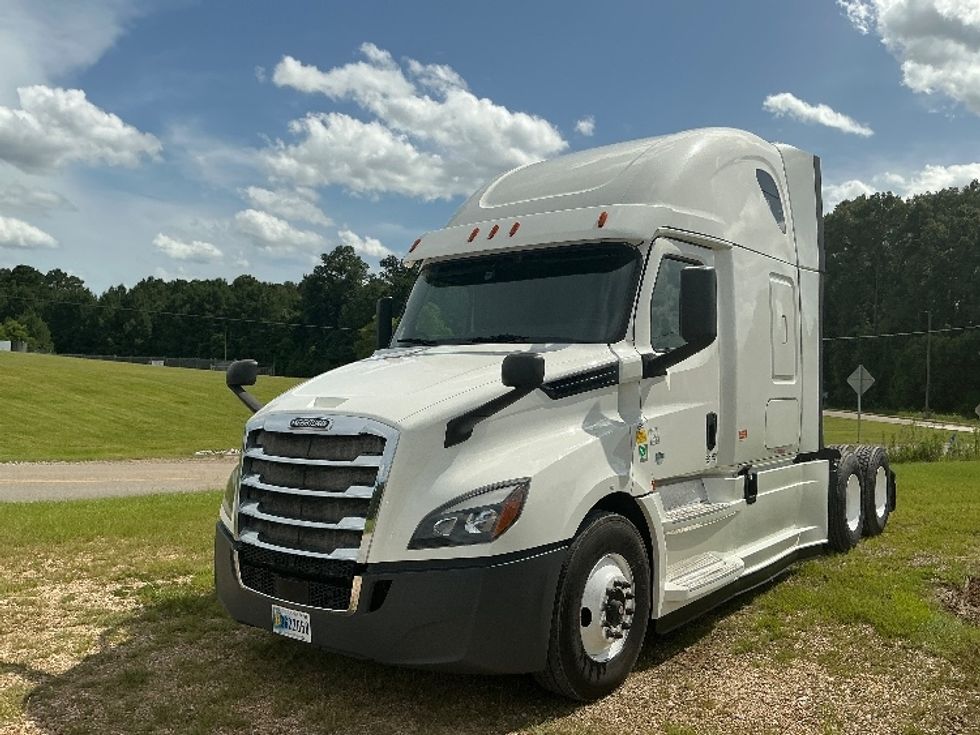 Sleeper Tractor-Heavy Duty Tractors-Freightliner-2020-T12664ST-Jackson-MS-477,740\n\t\tmiles-$ 67,250 - Image 3
