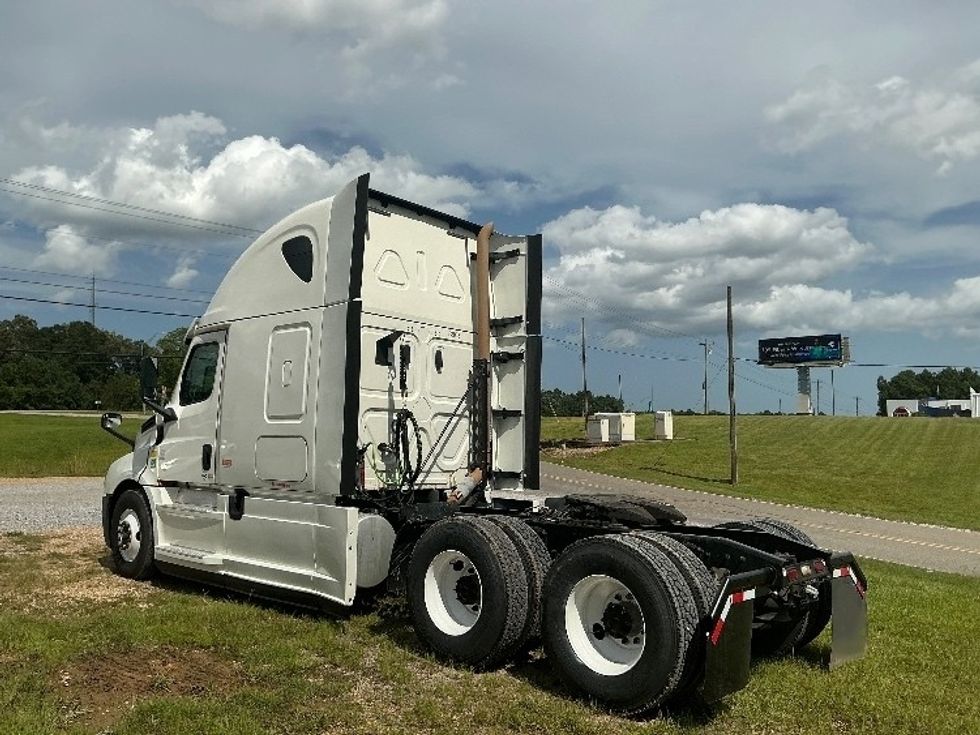 Sleeper Tractor-Heavy Duty Tractors-Freightliner-2020-T12664ST-Jackson-MS-477,740\n\t\tmiles-$ 67,250 - Image 5