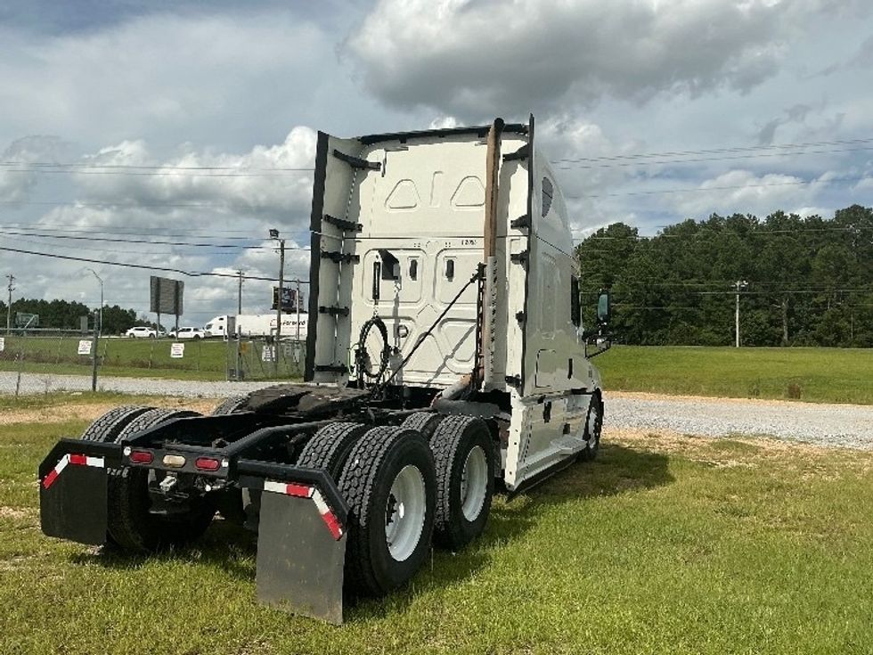 Sleeper Tractor-Heavy Duty Tractors-Freightliner-2020-T12664ST-Jackson-MS-477,740\n\t\tmiles-$ 67,250 - Image 7