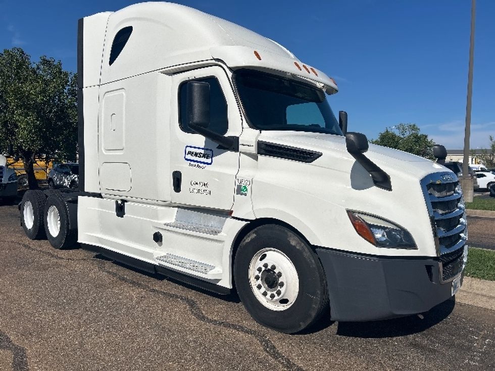 Sleeper Tractor-Heavy Duty Tractors-Freightliner-2020-T12664ST-Jackson-MS-482,967\n\t\tmiles-$ 64,500 - Image 1