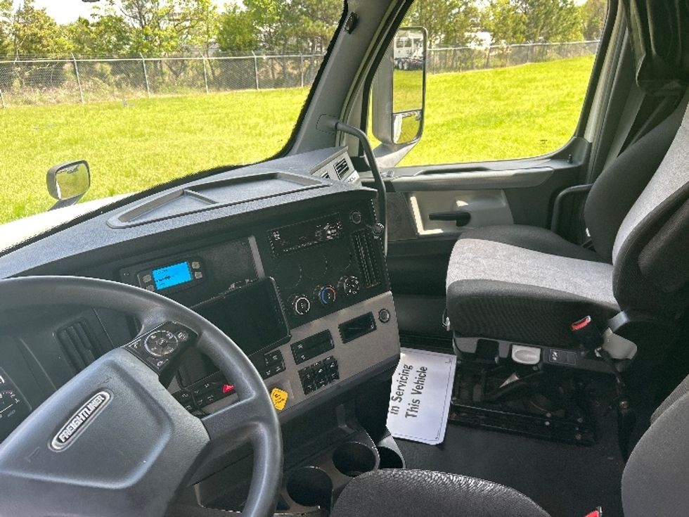 Sleeper Tractor-Heavy Duty Tractors-Freightliner-2020-T12664ST-Jackson-MS-482,967\n\t\tmiles-$ 64,500 - Image 10