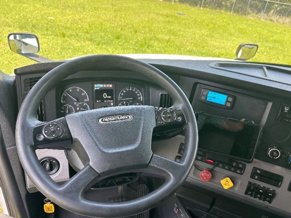 Sleeper Tractor-Heavy Duty Tractors-Freightliner-2020-T12664ST-Jackson-MS-482,967\n\t\tmiles-$ 64,500 - Image 11