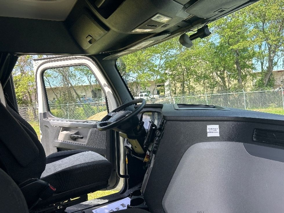 Sleeper Tractor-Heavy Duty Tractors-Freightliner-2020-T12664ST-Jackson-MS-482,967\n\t\tmiles-$ 64,500 - Image 15