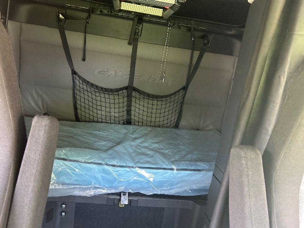 Sleeper Tractor-Heavy Duty Tractors-Freightliner-2020-T12664ST-Jackson-MS-482,967\n\t\tmiles-$ 64,500 - Image 16