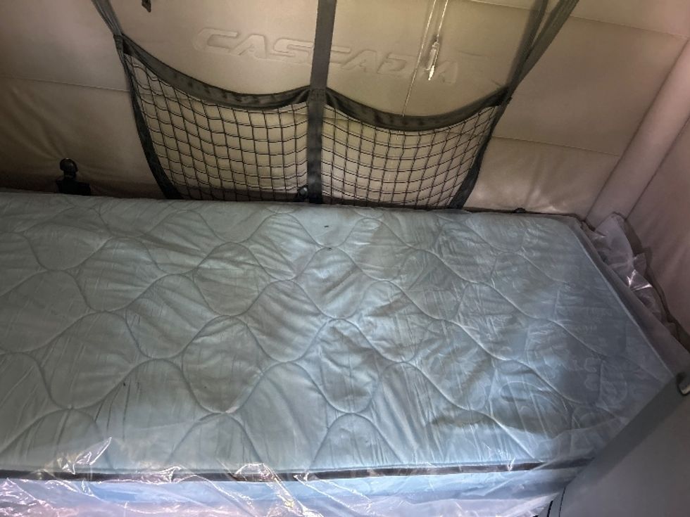 Sleeper Tractor-Heavy Duty Tractors-Freightliner-2020-T12664ST-Jackson-MS-482,967\n\t\tmiles-$ 64,500 - Image 17