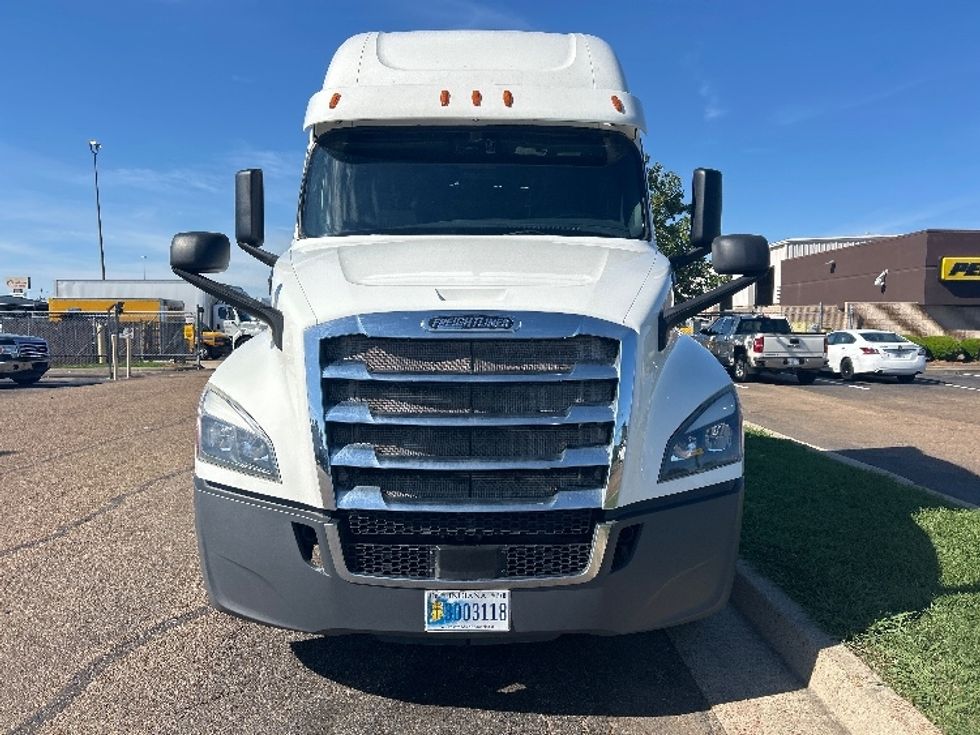 Sleeper Tractor-Heavy Duty Tractors-Freightliner-2020-T12664ST-Jackson-MS-482,967\n\t\tmiles-$ 64,500 - Image 2