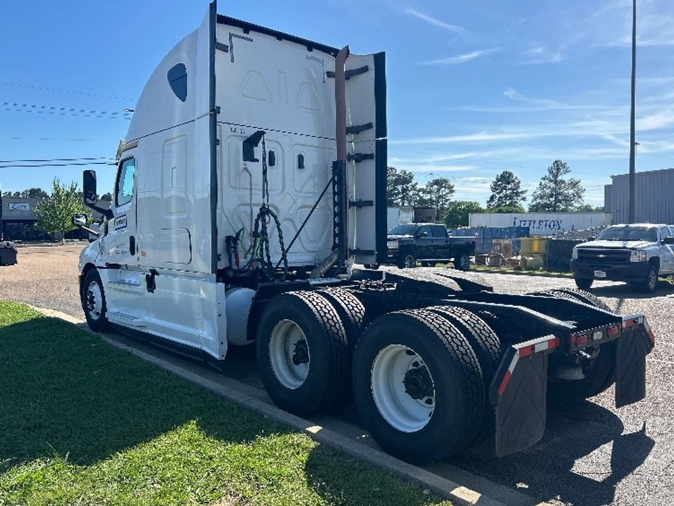 Sleeper Tractor-Heavy Duty Tractors-Freightliner-2020-T12664ST-Jackson-MS-482,967\n\t\tmiles-$ 64,500 - Image 5